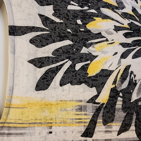 Chicos Easywear Womens Blouse Top Size PETITE Yellow & Black Floral 3/4 Sleeve - Picture 9 of 9